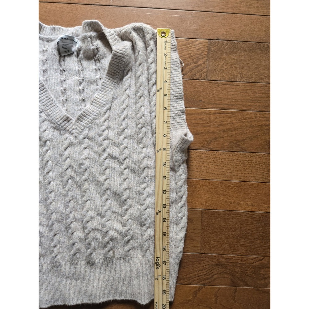 Cupcakes and Cashmere XS Womens V-Neck Boxy Cable Knit Sweater Vest Cream - Picture 3 of 6